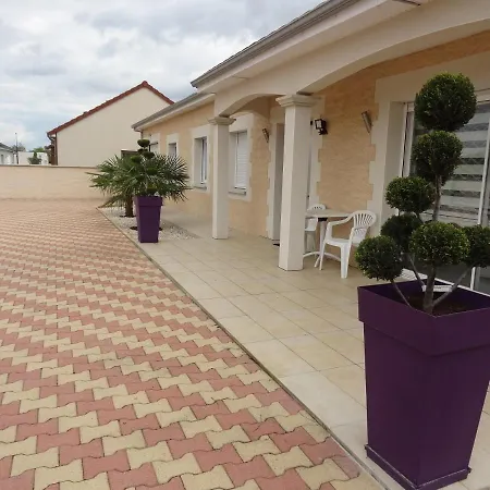 La Roseraie Résidence Près De Vichy Maison d'hôtes *
