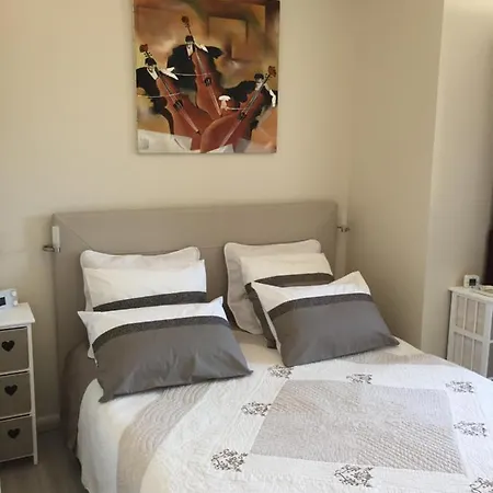 La Roseraie Résidence Près De Vichy Maison d'hôtes Charmeil